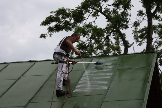 Odmasteni strechy s oplachem za pomoci WAP